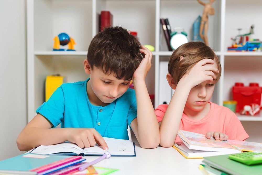 Ópticos-optometristas recomiendan revisiones visuales a los niños para evitar casos de fracaso escolar