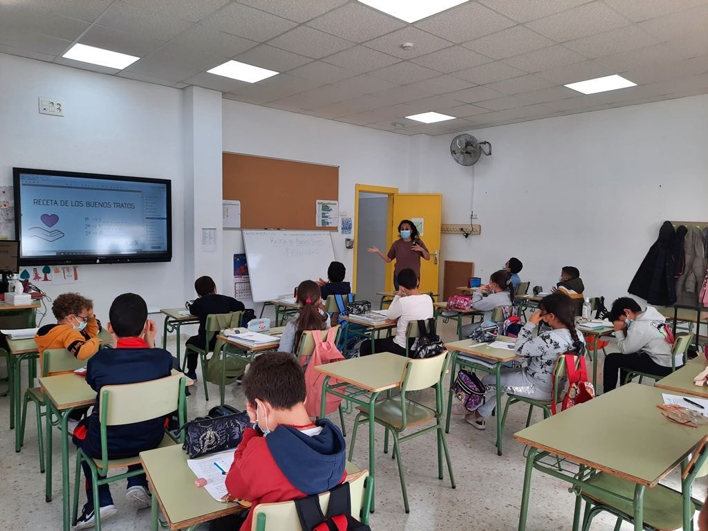 La Ciudad y el Ministerio de Educación abordan las nuevas medidas contra la COVID en los centros educativos