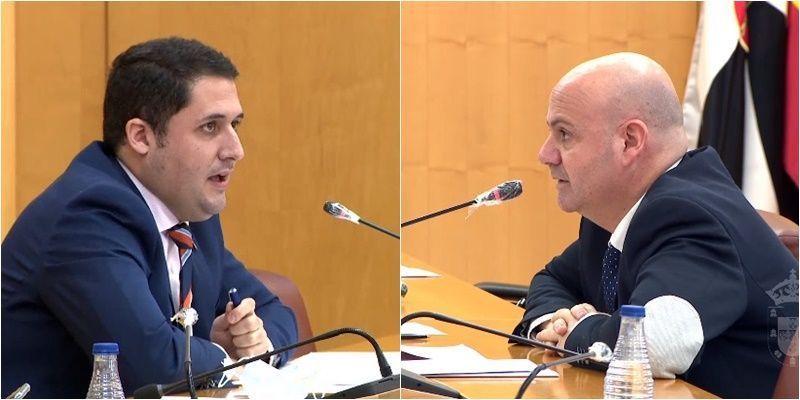 Alejandro Ramírez y Juan Gutiérrez  en la interpelación presentada por el PSOE 