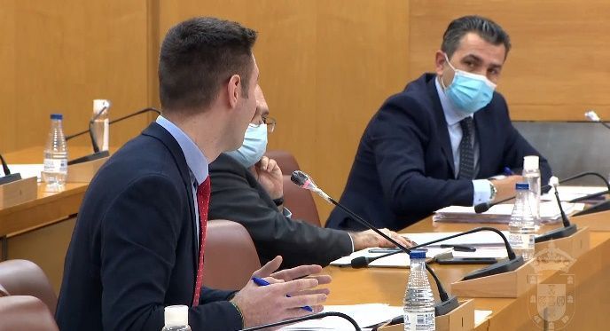 POLÍTICA  Vox pide en el pleno que sean aislados los dos diputados no adscritos