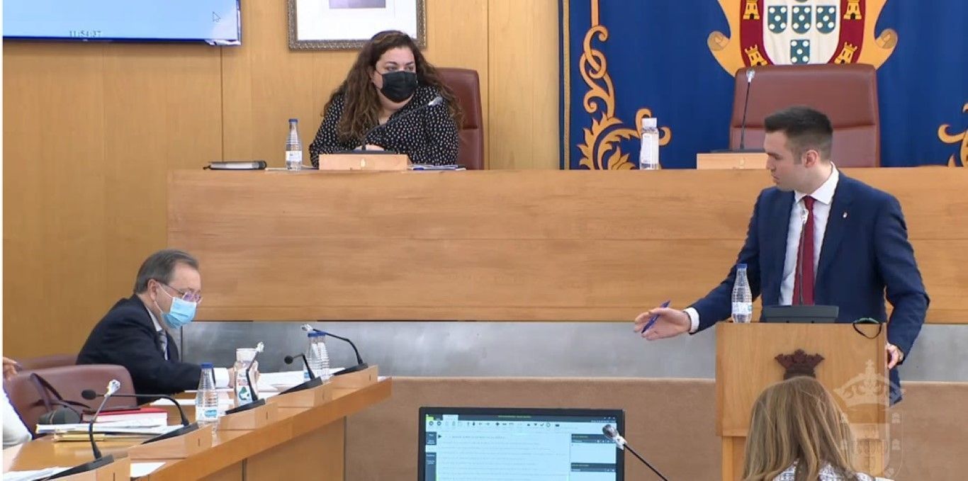 Vox acusa a Vivas de "casarse con el PSOE y traicionar a los ceutíes"
