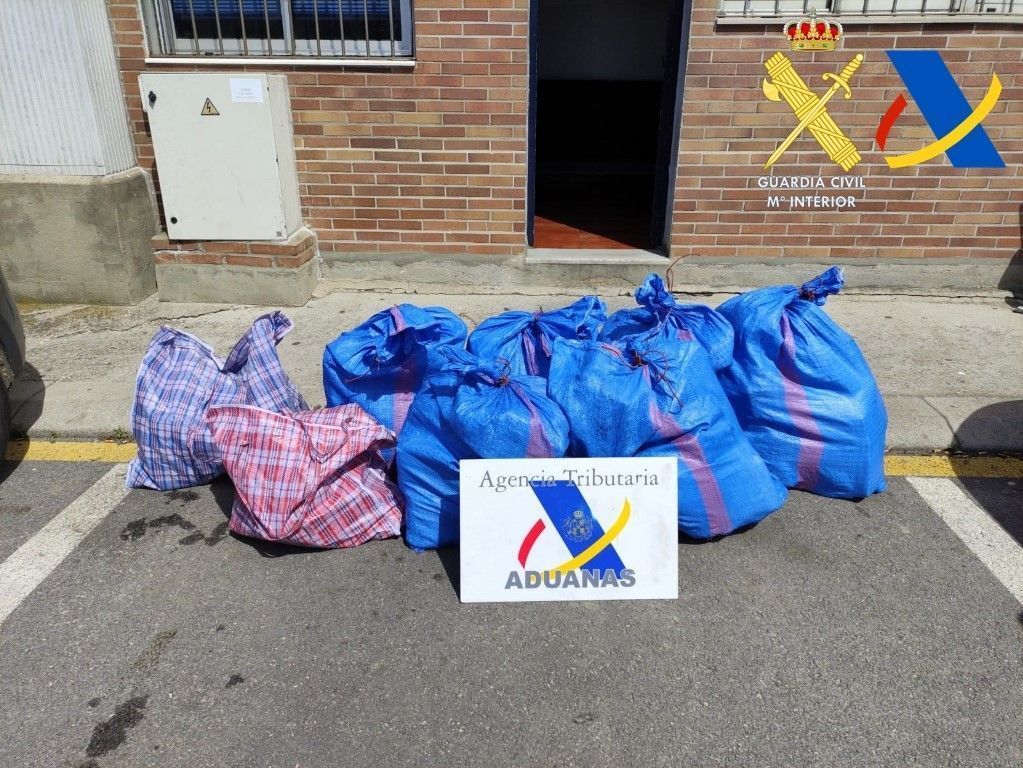 La Guardia Civil interviene 560 kilos de hachís tras una persecución en el Estrecho