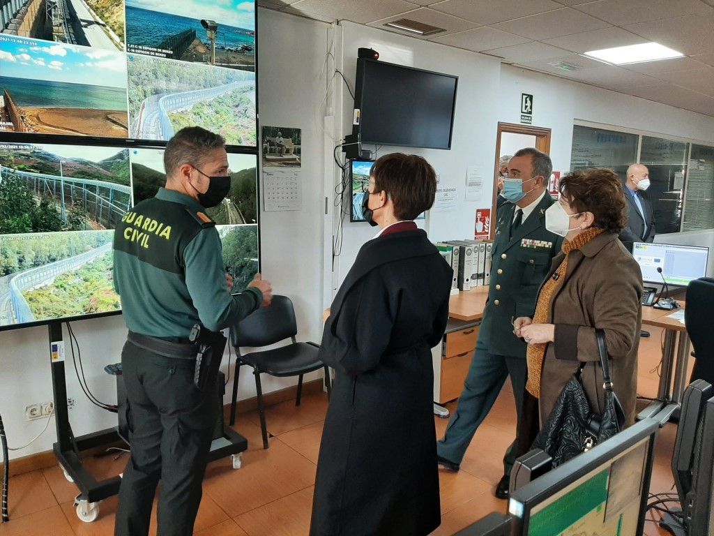 La directora general de la Guardia Civil se reúne con los responsables del instituto armado y visita la frontera