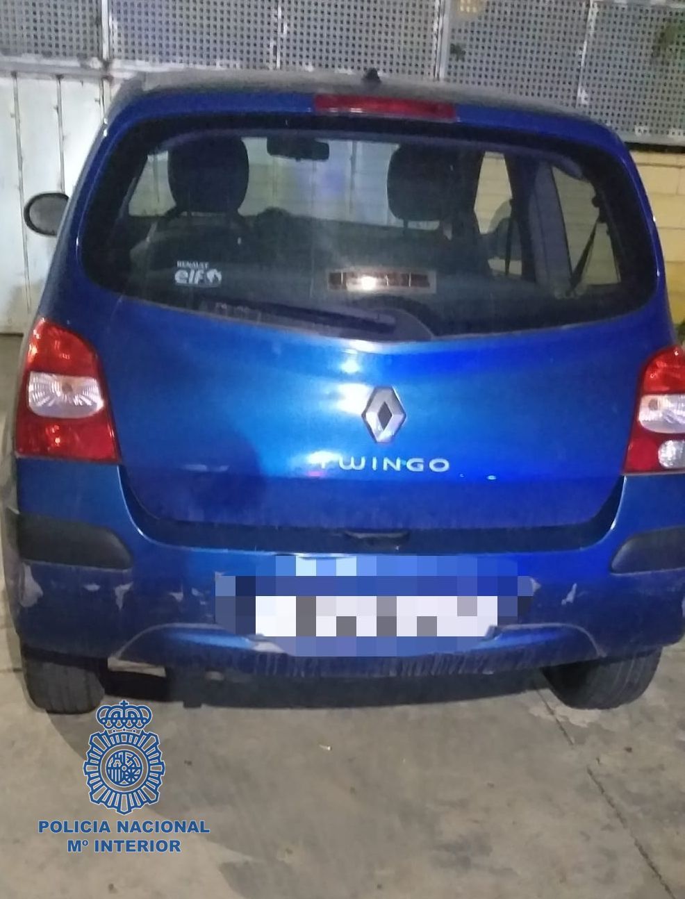 La Policía Nacional detiene a dos jóvenes por robar un vehículo