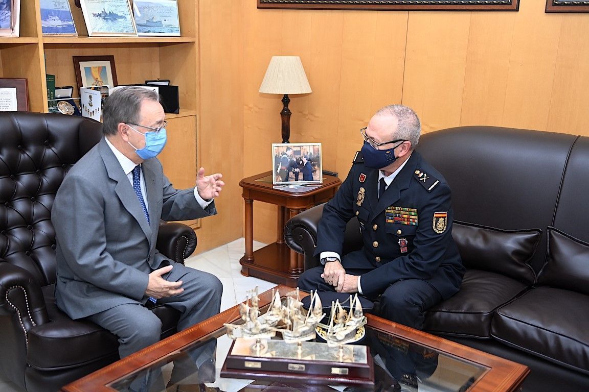 Juan Vivas se despide del hasta ahora jefe superior de la Policía Nacional