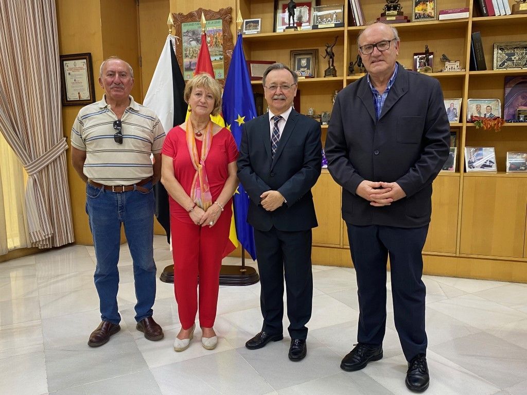 Vivas recibe a la escritora Isabel Villalta en su despacho
