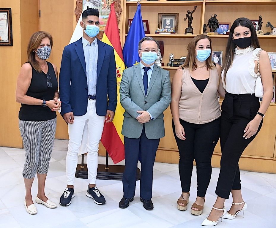 Vivas recibe a los representantes ceutíes a Miss y Mister España