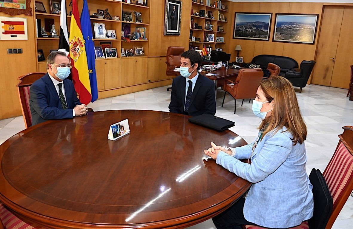 Vivas recibe al magistrado del TSJA Carlos García de la Rosa
