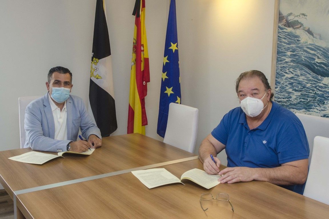 La Ciudad firma un acuerdo de colaboración con el Consejo de Hermandades y Cofradías