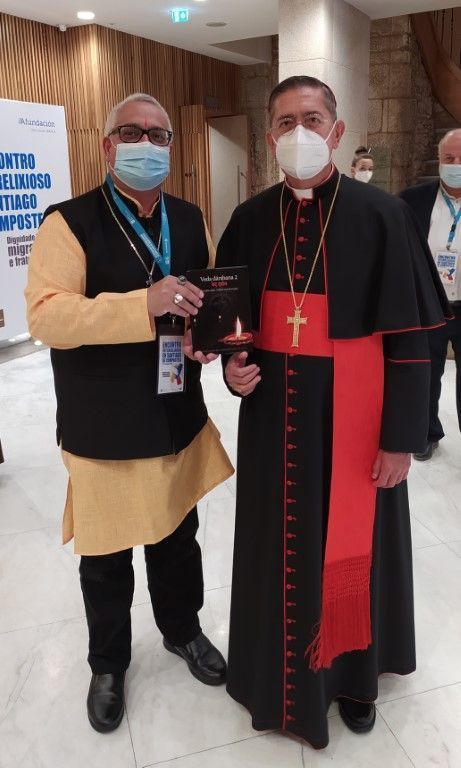 Ramchandani junto al Cardenal Miguel Ayuso, presidente del Pontificio Consejo para el Diáologo Interreligioso de la Santa Sede 6