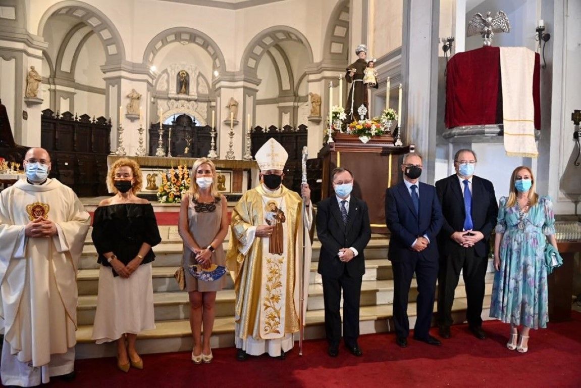 La Catedral acoge la misa por la festividad de San Antonio de Padua