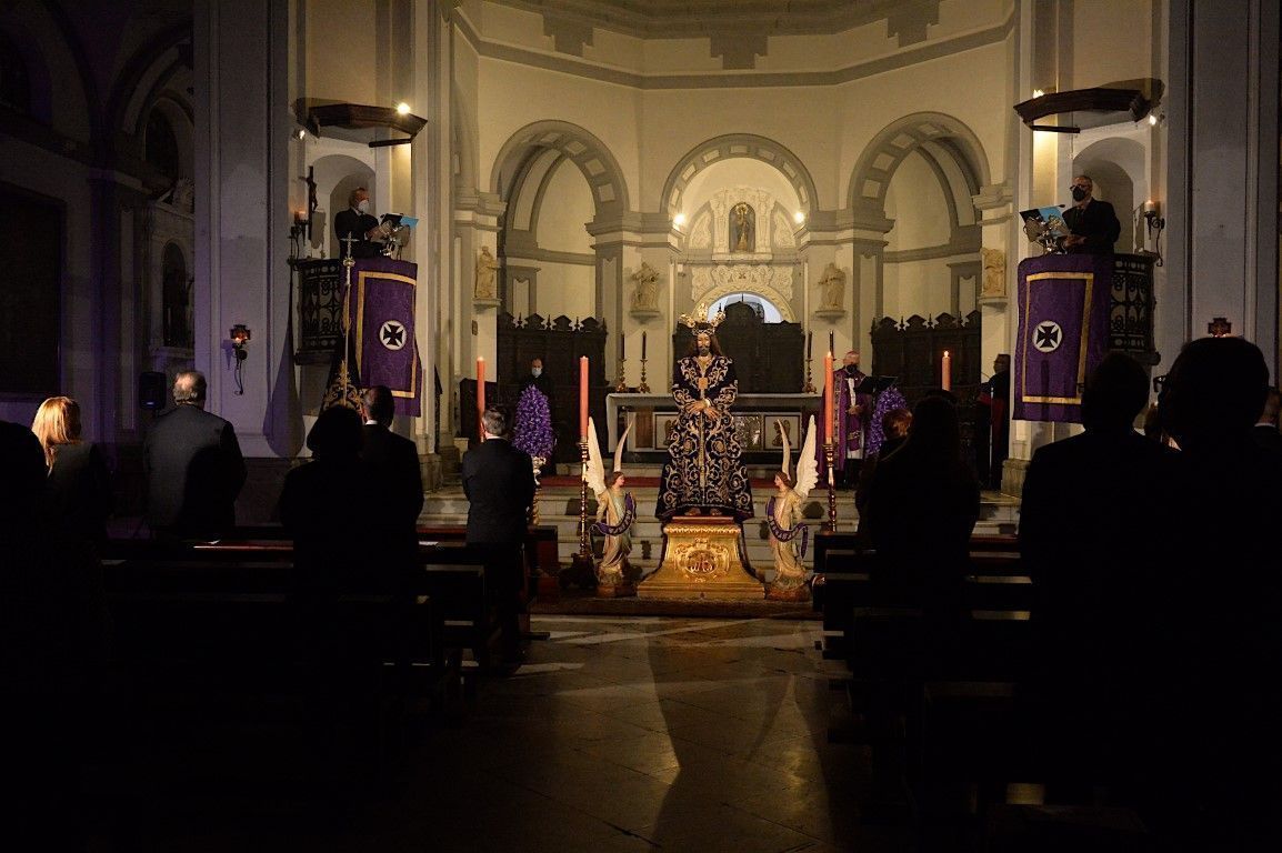 La Catedral acoge el Via Crucis del Viernes de Dolores