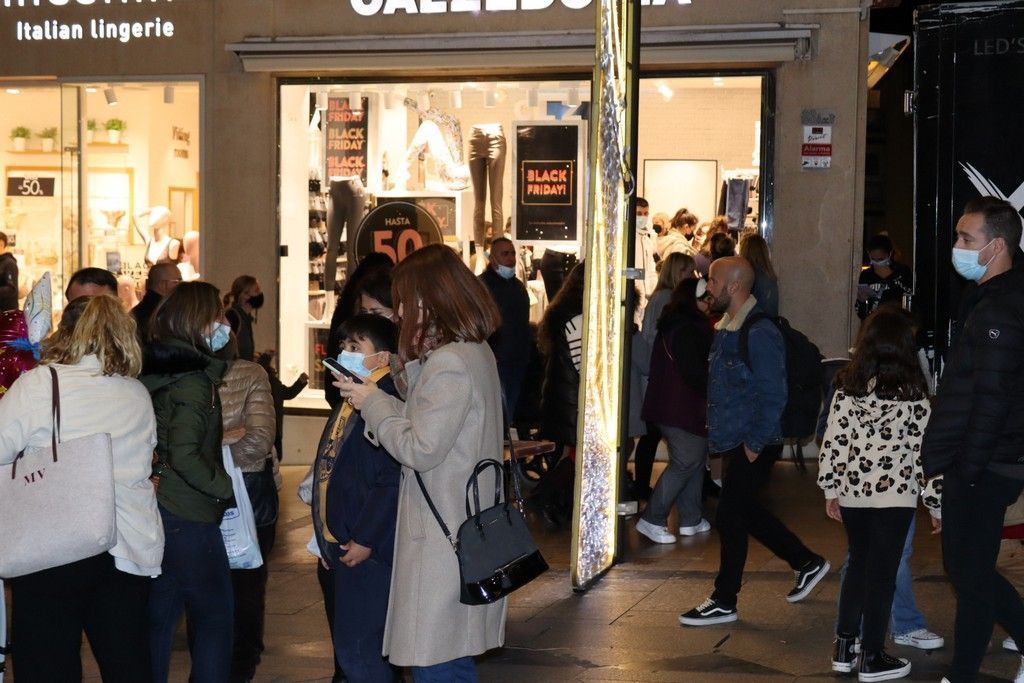 El Black Friday inunda de personas las calles del centro