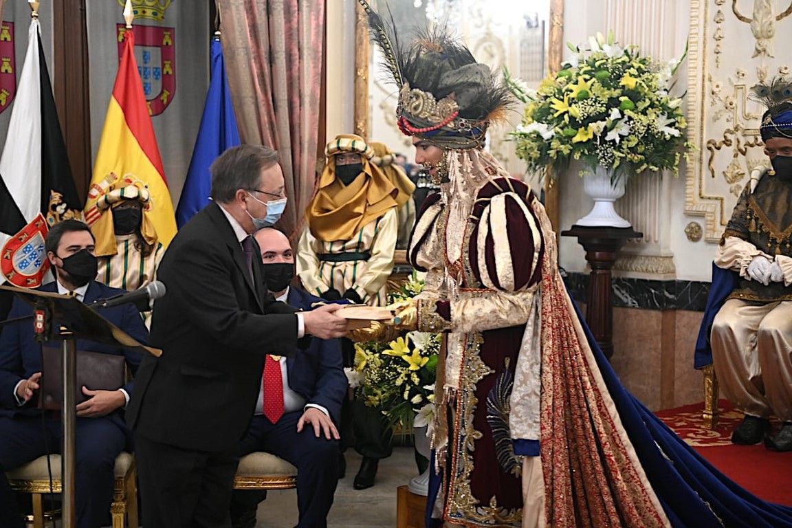 El Heraldo Real recibe las llaves de la Ciudad Autónoma