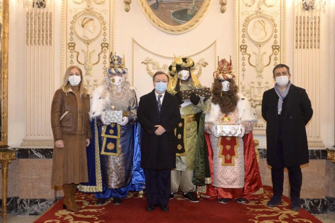 Sus Majestades los Reyes Magos llegan a Ceuta en un año especial sin Cabalgata