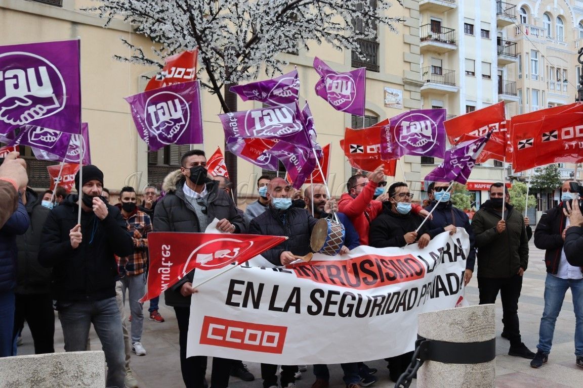CCOO y UGT vuelven a concentrase contra el intrusismo laboral en la Seguridad Privada