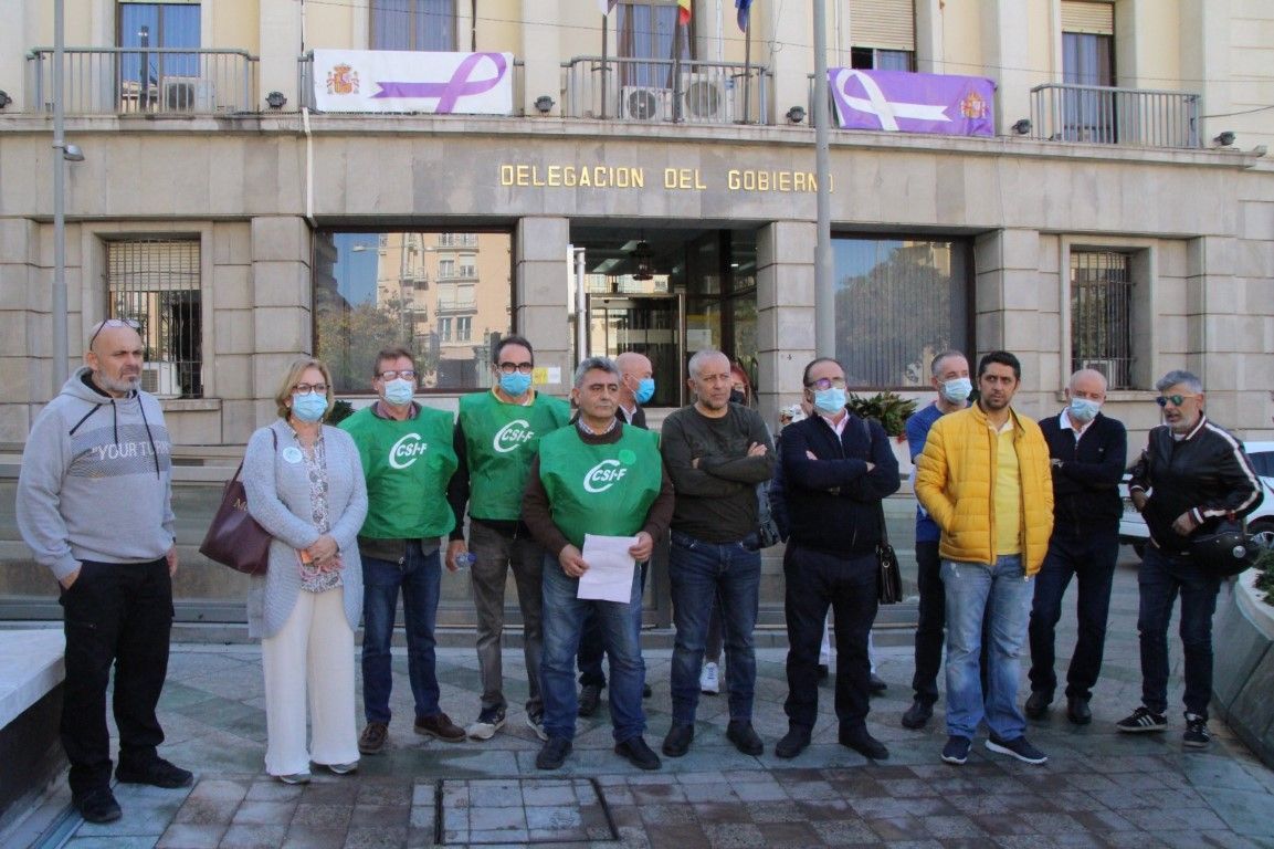 Los funcionarios de prisiones se concentran en contra de las agresiones