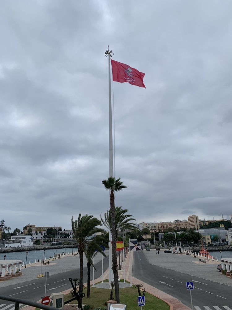 La Autoridad Portuaria iza la bandera de la lucha contra el cáncer de mama
