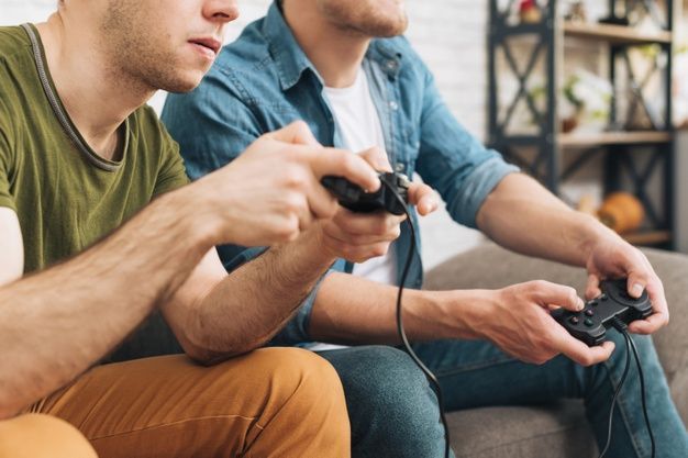 Casi 7 de cada 10 adolescentes prefieren quedarse en casa jugando a videojuegos