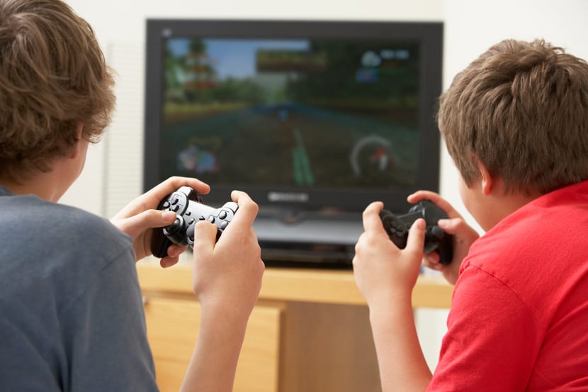 La organización de consumidores denuncia a la industria de los videojuegos