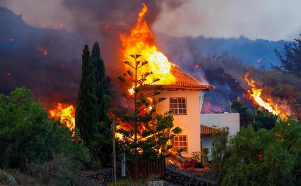 La lava de la erupción ya cubre 103 hectáreas de terreno y destruye 166 viviendas