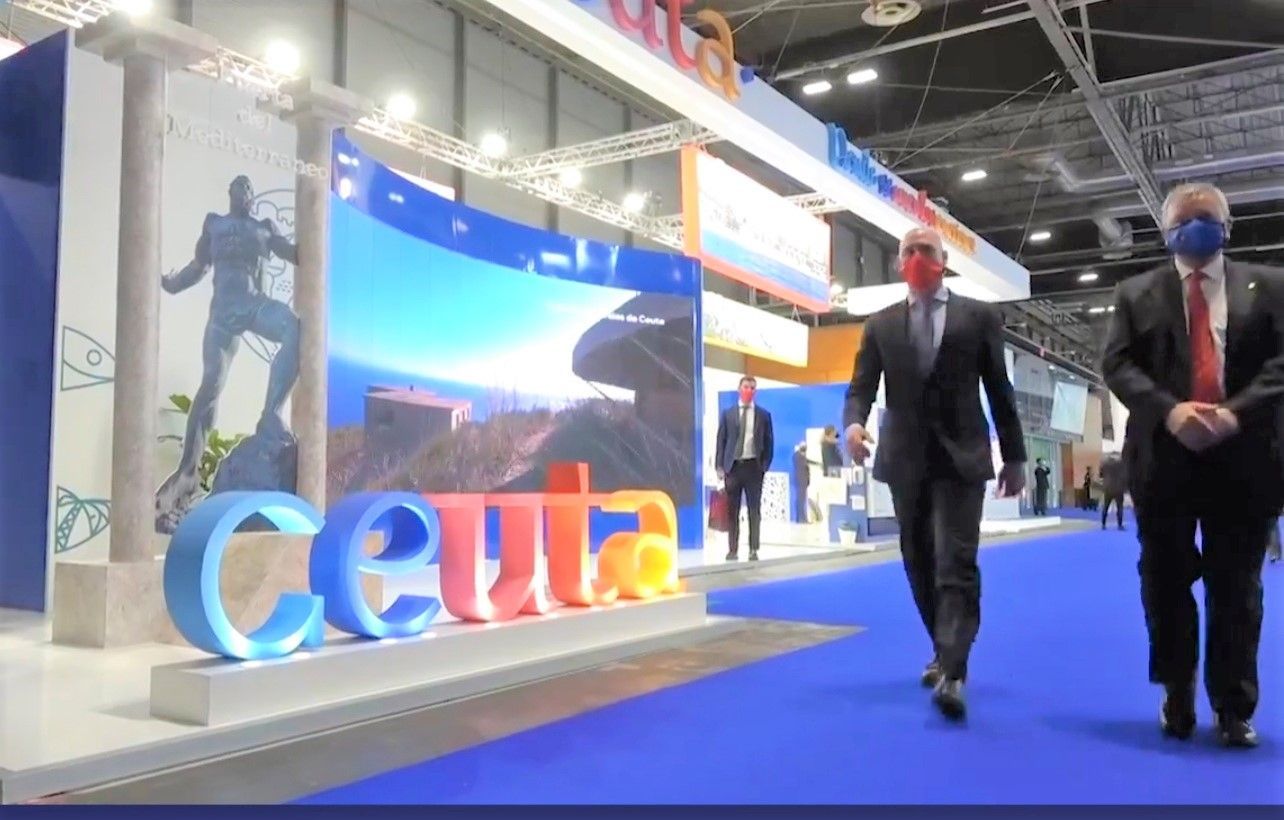 Luis Rubiales visita el stand de Ceuta en FITUR para mostrar su apoyo a la Ciudad Autónoma