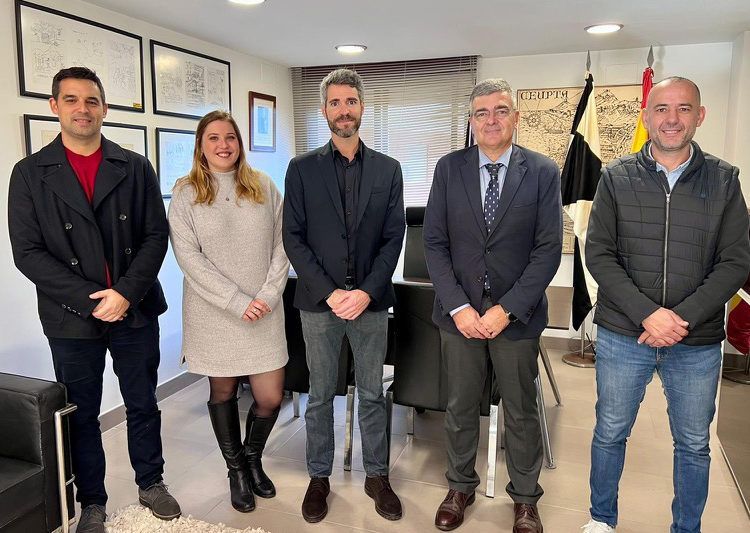 El Colegio Oficial de Arquitectos recibe en su sede al delegado del Gobierno
