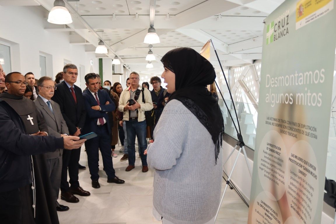 Cruz Blanza inaugura en la Antigua Estación del Ferrocarril la exposición 'Destapa la explotación sexual'