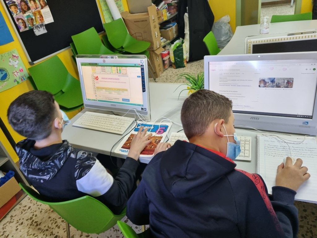 La Fundación Cruz Blanca ofrece clases de refuerzo educativo