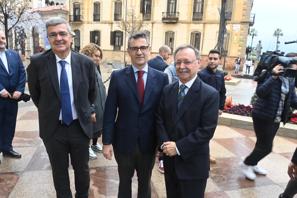 Juan Vivas recibe al ministro de la Presidencia, Félix Bolaños