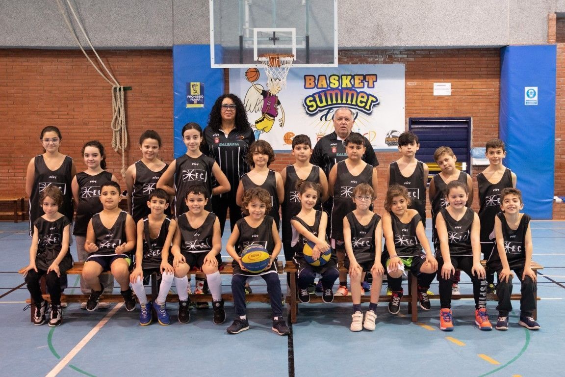Comienza el campus de baloncesto en el pabellón Antonio Campoamor