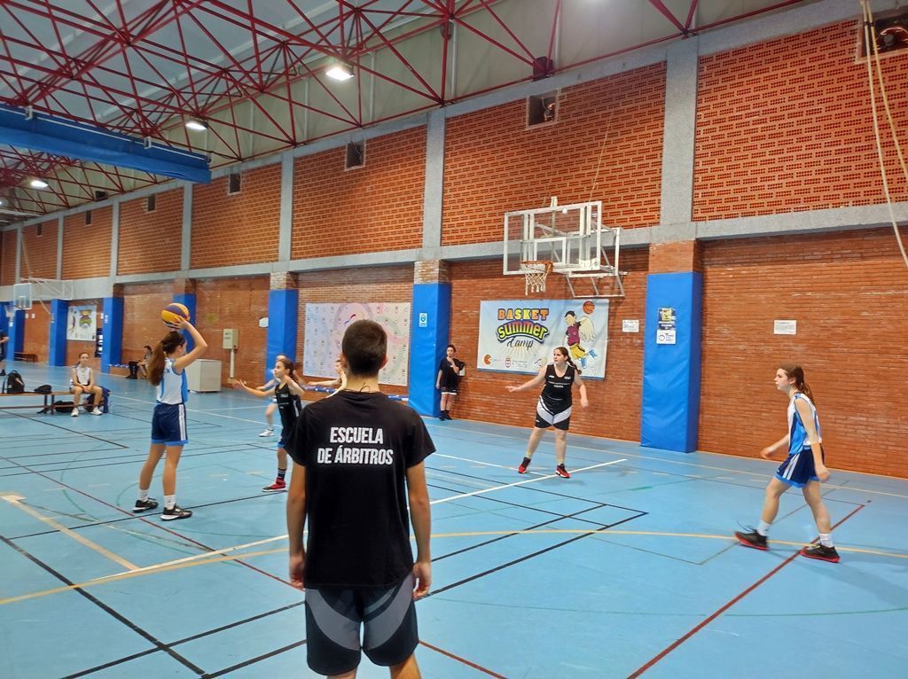 La Federación de Baloncesto de Ceuta acoge este fin de semana el clínic arbitral de pretemporada