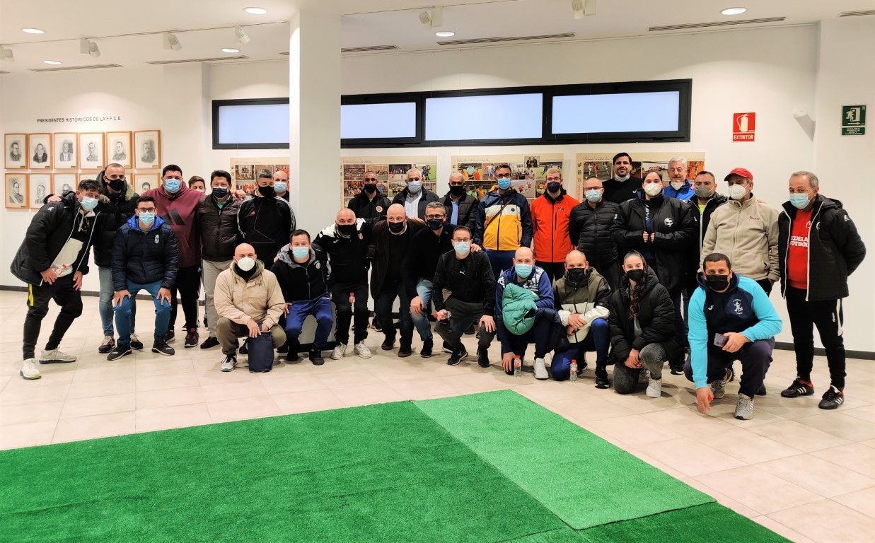 El Comité de Entrenadores mantiene una reunión informativa con los técnicos de los clubes  