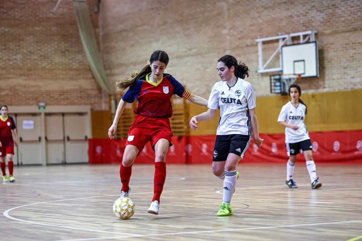 La selección femenina da la cara ante Cataluña y la masculina se acerca a ‘semis’ tras ganar a Castilla y León