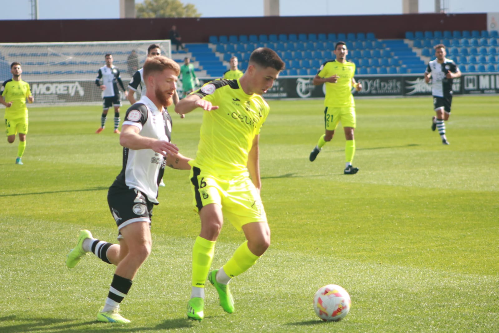 El Ceuta cae ante Unionistas de Salamanca tras quedarse con 10 en otro error defensivo (1-0)