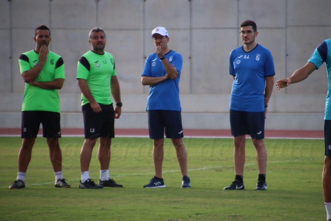 La AD Ceuta visita mañana al Badajoz, que estrena entrenador, buscando la victoria