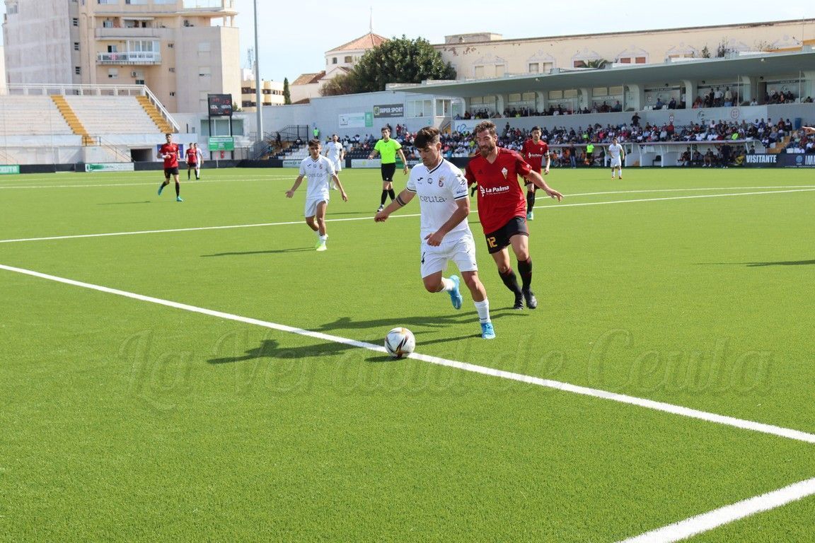El Ceuta se acerca al play-off tras su justa victoria sobre el Mensajero (2-0)