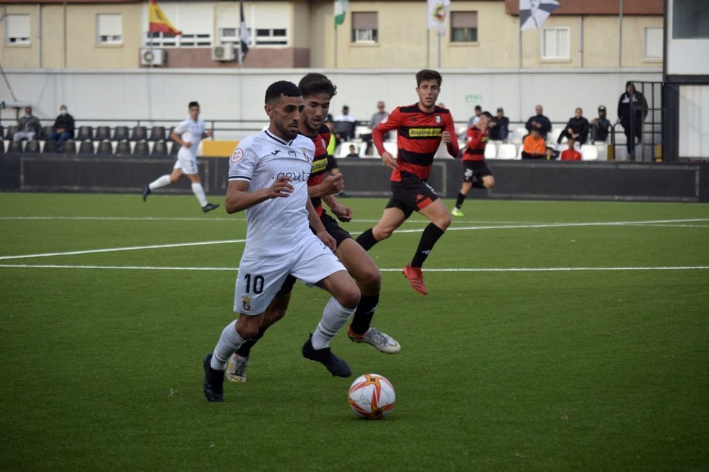 Tres puntos de oro para el Ceuta 'B' tras derrotar al Gerena de Juan Ramón (2-1)