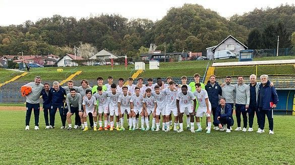 Álex Mora y la selección Sub-15 se llevan el Torneo Desarrollo de la UEFA. 