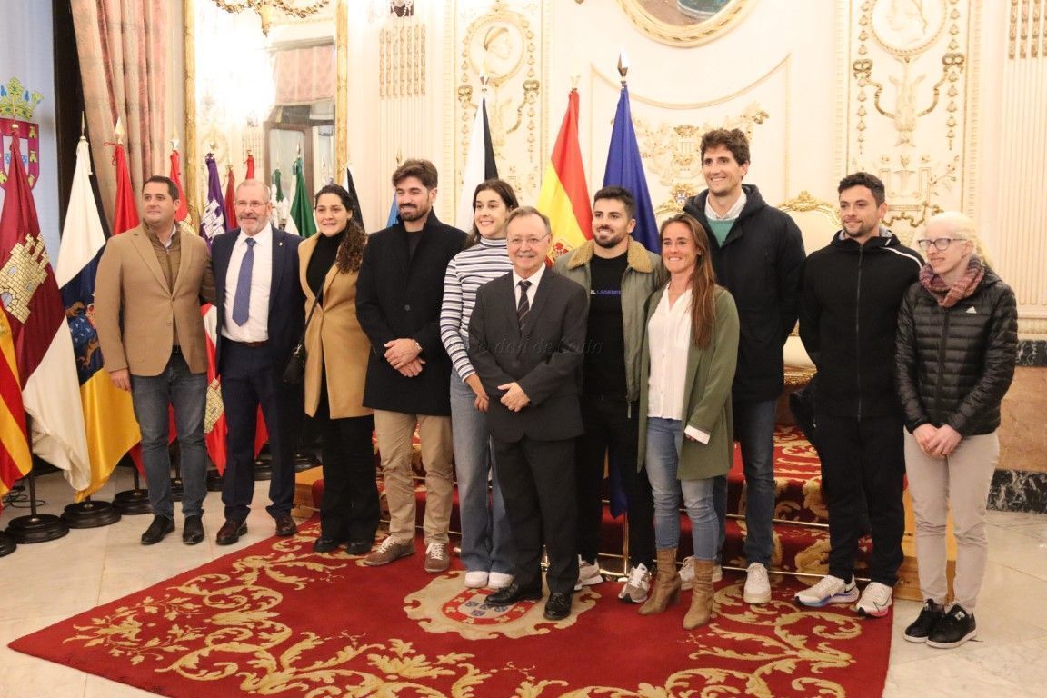 Vivas recibe a los deportistas de élite invitados a la Gala del Deporte de Ceuta