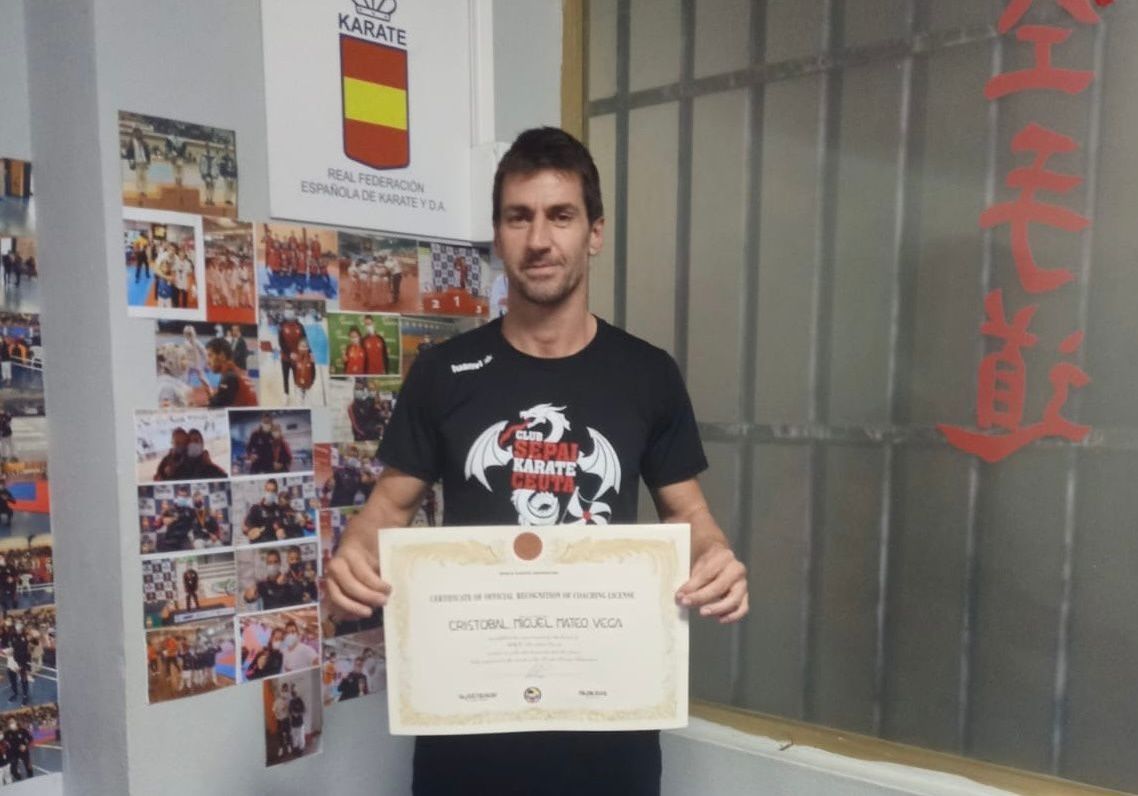 Cristóbal Mateo consigue el certificado de coach internacional de kárate
