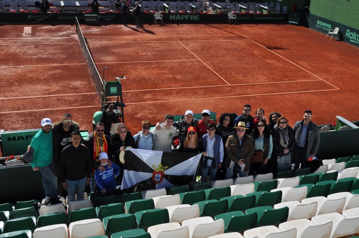 Más de 40 ceutíes alientan a España en Marbella en  la Copa Davis