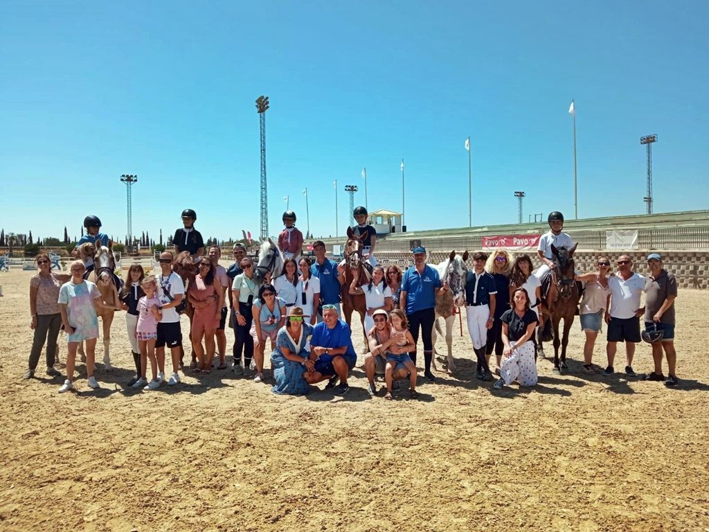 Los alumnos del Centro Ecuestre Ciudad de Ceuta consiguen 7 medallas en el concurso de salto de Mijas