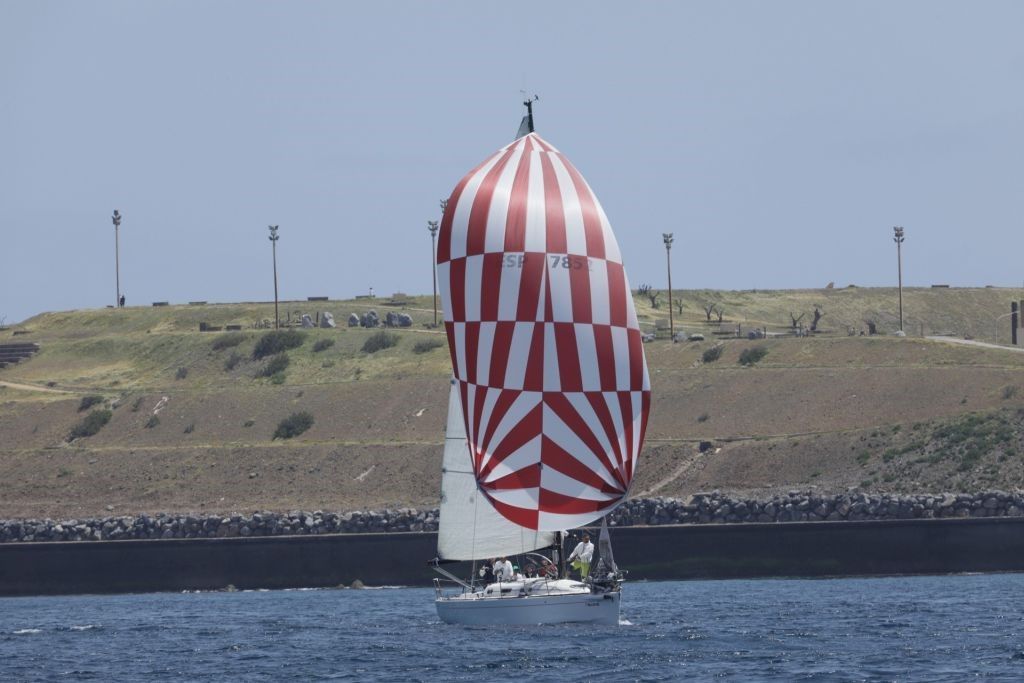 Cambio de líder en una emocionante jornada de la 4ª Regata Intercontinental Marbella Ceuta. Fotos: Juan Manuel Santos