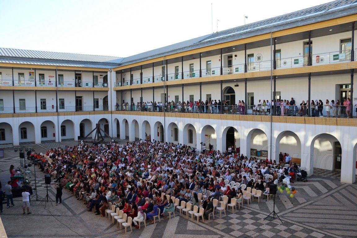 El Campus acoge la graduación de los alumnos de la Facultad de Educación, Economía y Tecnología