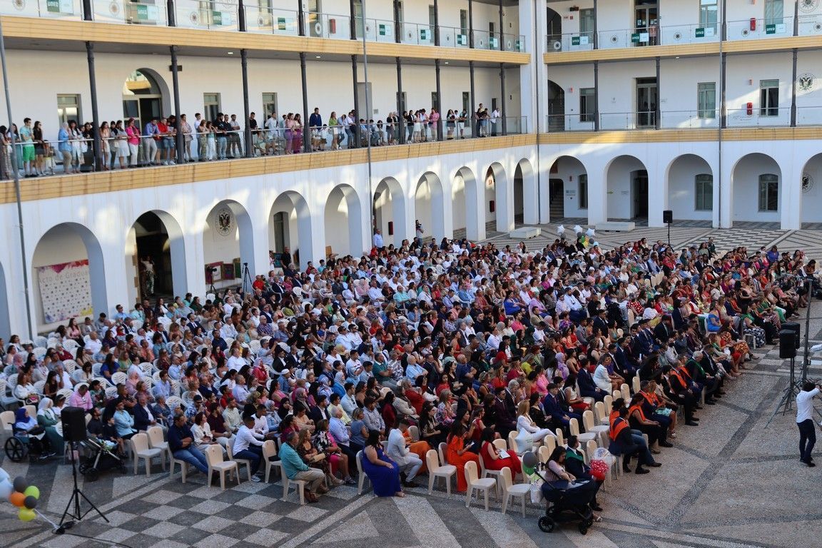 La Facultad de Educación, Economía y Tecnología celebra este viernes la graduación de cinco promociones