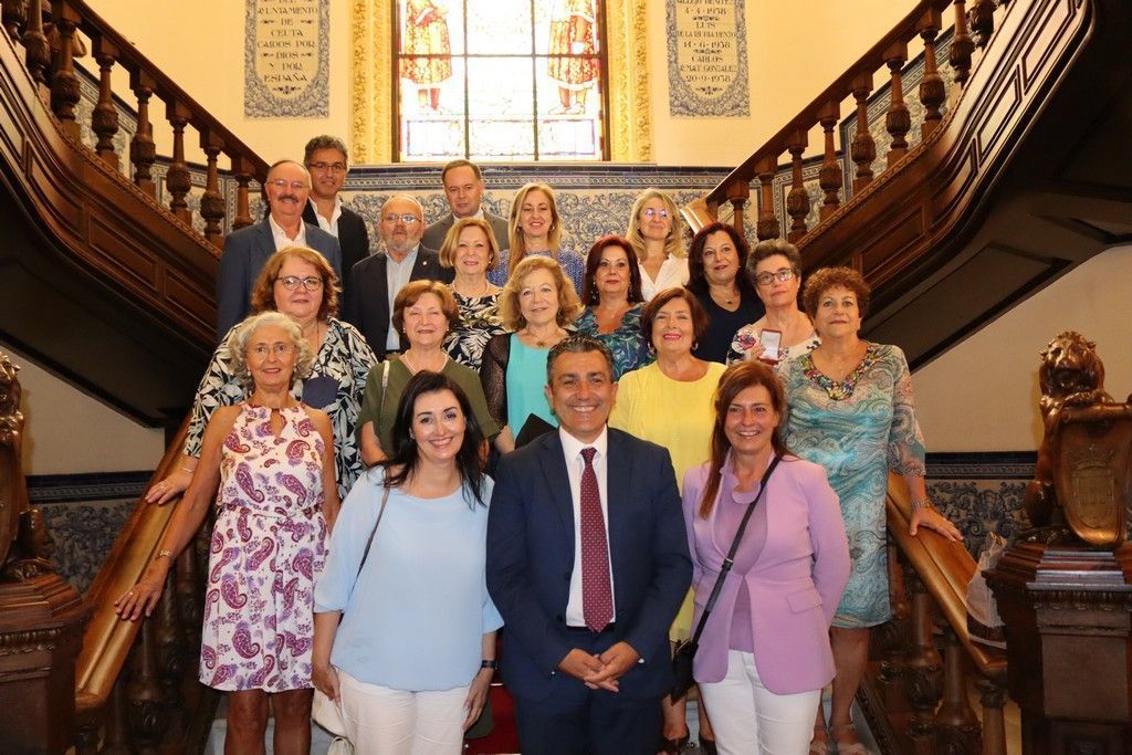 La Ciudad rinde homenaje a los maestros y profesores que se han jubilado este año