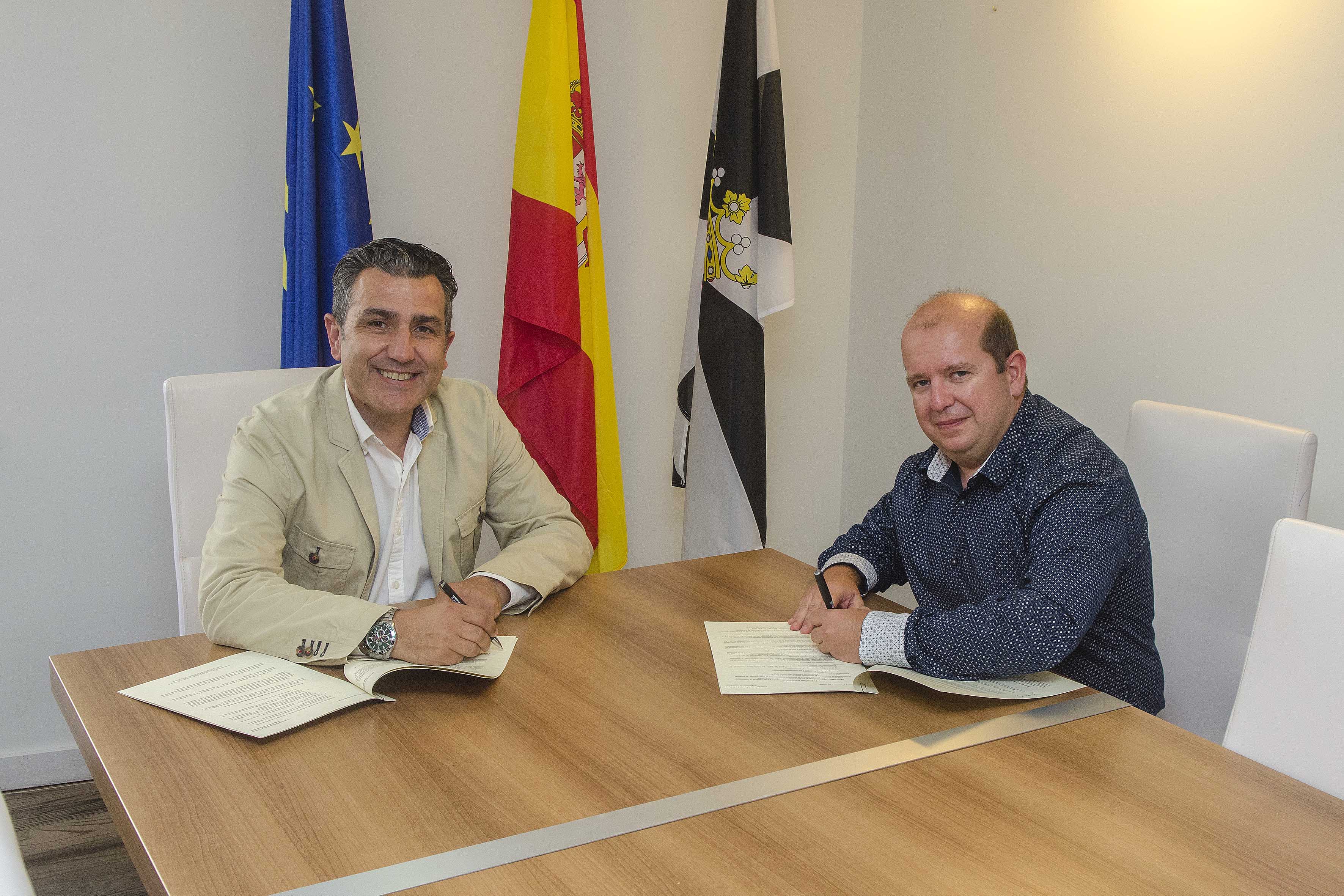 La Consejería de Educación y Cultura y la Casa de Estudios CE-70 han formalizado este miércoles el convenio para aquellos estudiantes con escasos recursos económicos