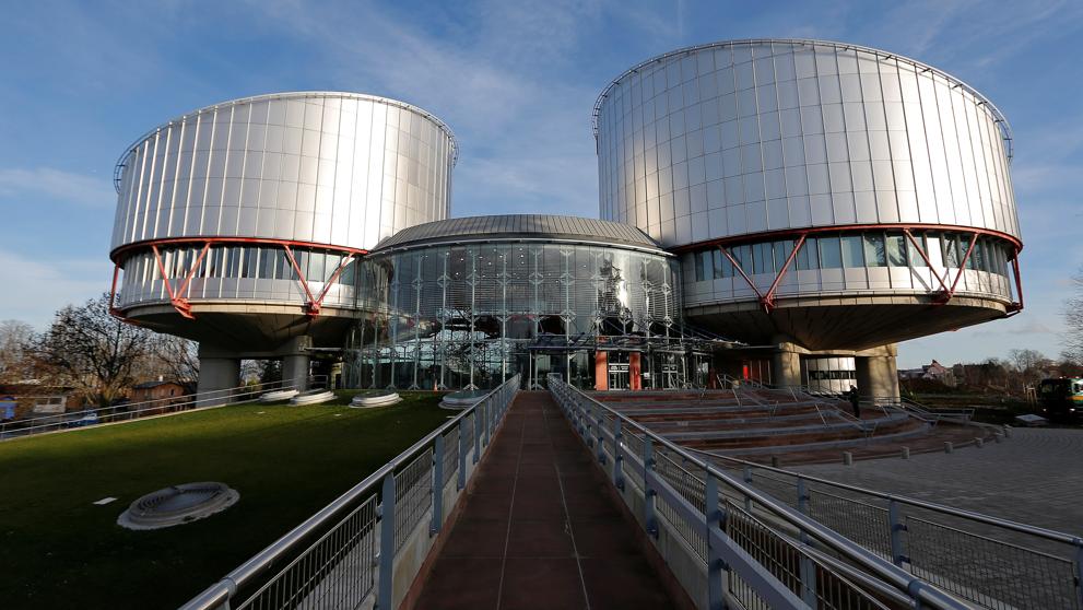 El Tribunal Europeo estudiará el caso del inmigrante subsahariano al que abrazó la joven de Cruz Roja y fue expulsado