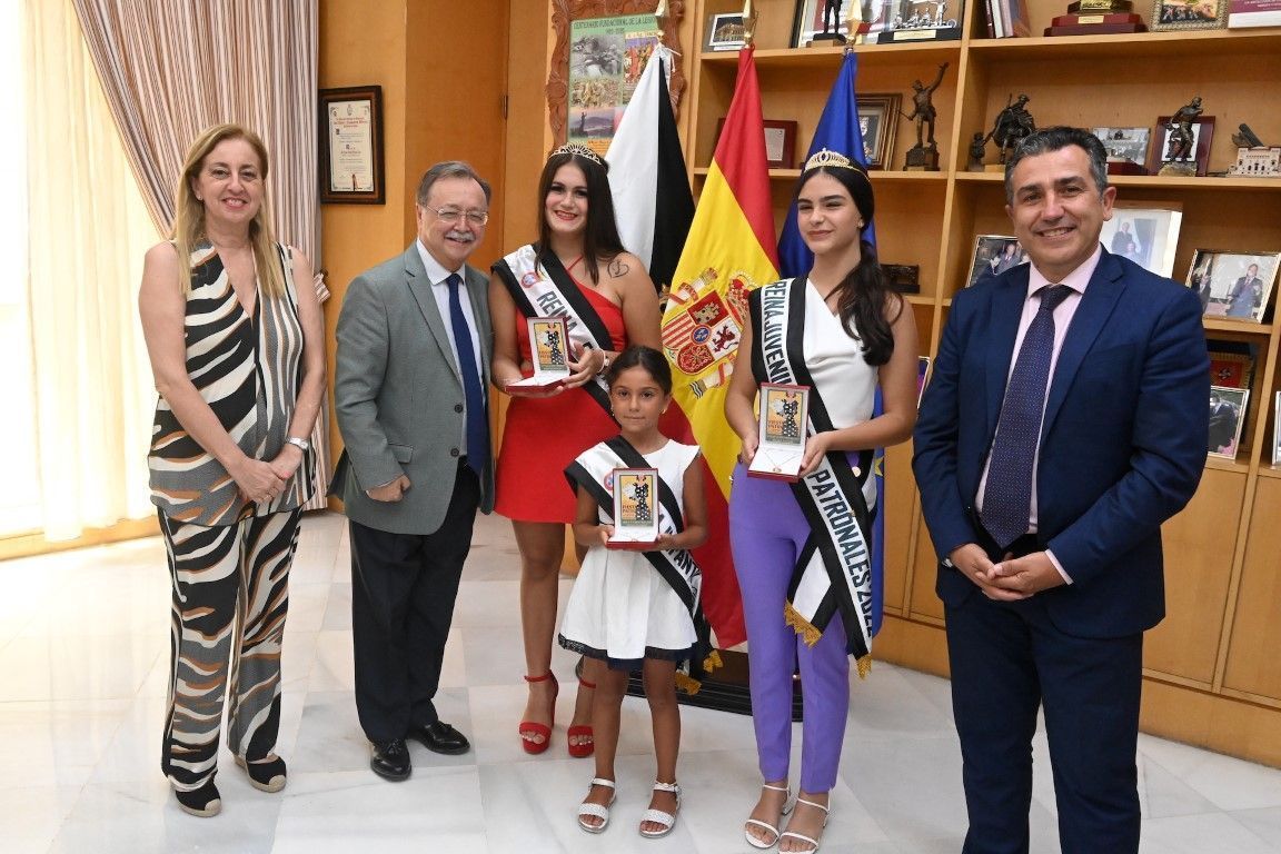 Vivas recibe a las reinas de las Fiestas Patronales 2022